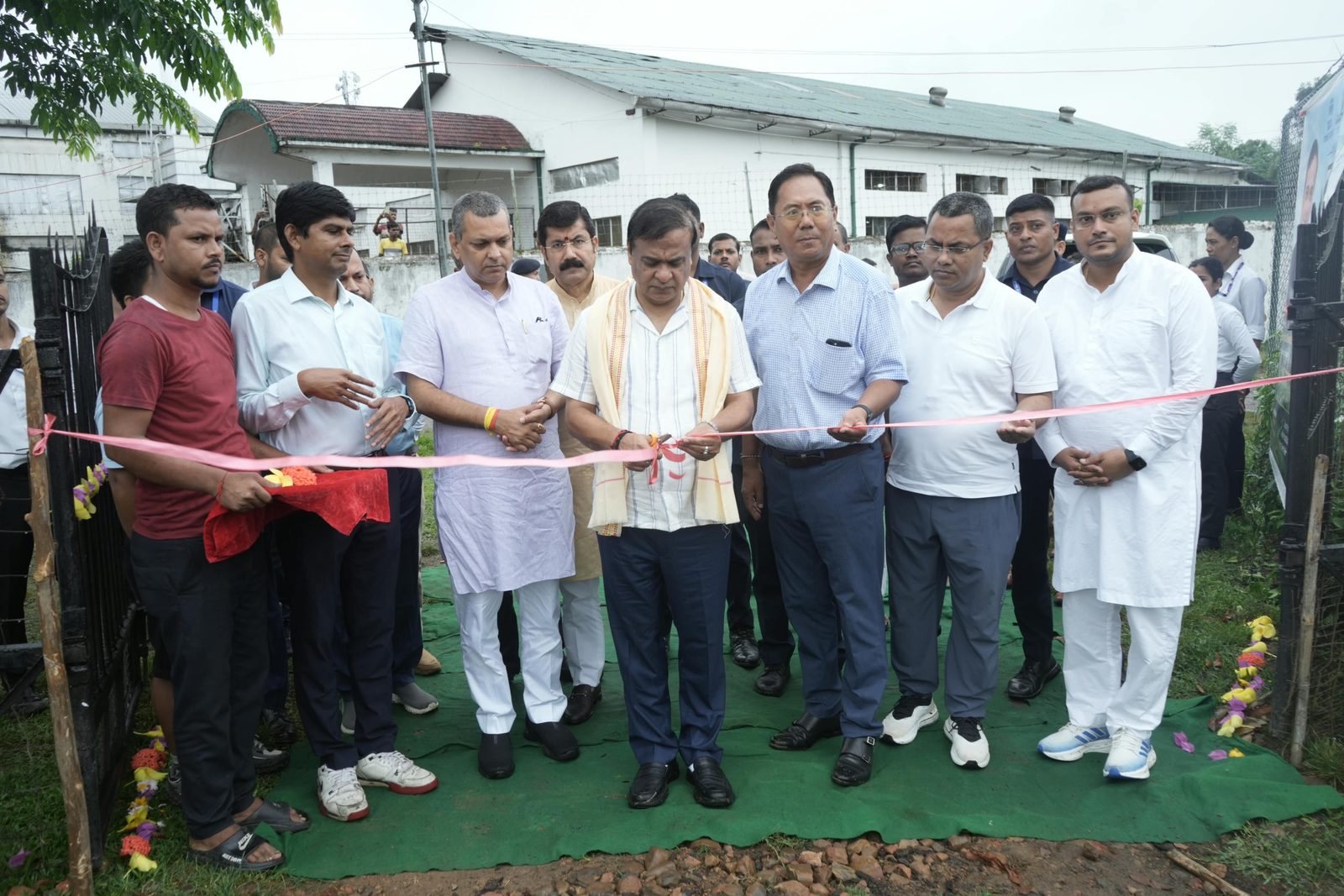 Chief Minister Dr Himanta Biswa Sarma inaugurates the 595 kWp Koomber solar plant installed by Arrays Ingenieria